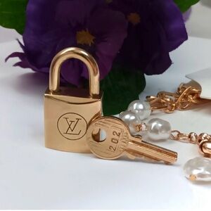 COPY - LOW START Authentic #202 RARE Louis Vuitton Key $700